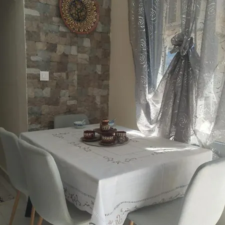 Raya Apartment *